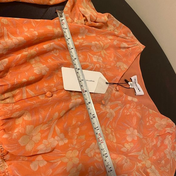 XS | NWT- Highline Collective smocked waist top, peachy- floral. - Picture 9 of 12
